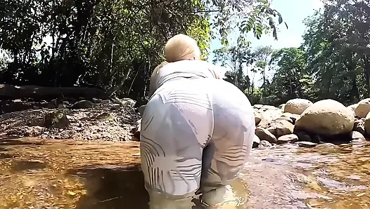 POV, Du Bist Ein Fremder Im Fluss Und Ich Bitte Dich, Mich Zu Ficken Und in Meinen Mund Zu Kommen