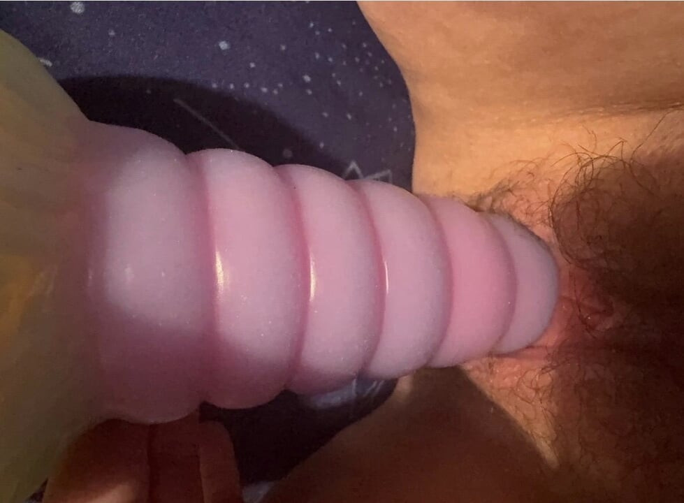 Knepper min fisse med en dildo