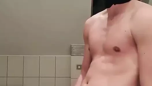 Büyük yarak, balaclava ve boşalma