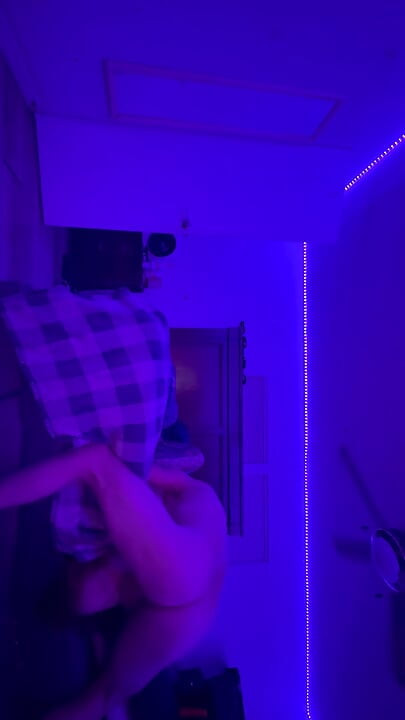 Tohle je moje domácí holka, kterou jsem potkal od Pure Bad až na kost