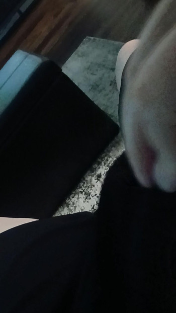 Drkam MrBonea i treba mi bilo koji ženski toung da proguta