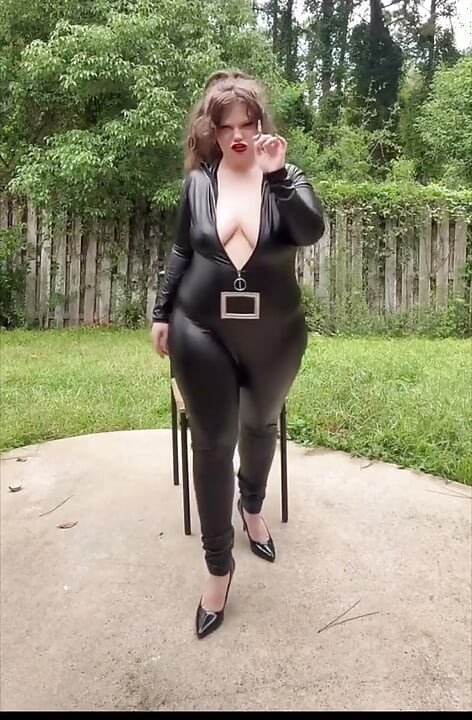 Hãy là con người của tôi ashtray femdom làm nhục video