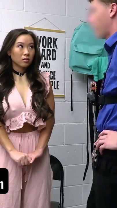Shoplyfter - güzel Asyalı bebek Kimmy Kim sahte meme çaldığı için disiplinli yanlış mağazayı oluşturuyor | Klip 1