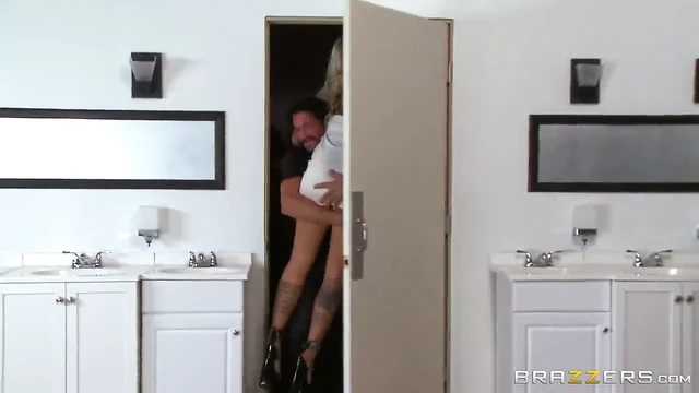Brazzers - Britney Shannon get double stuffed by security