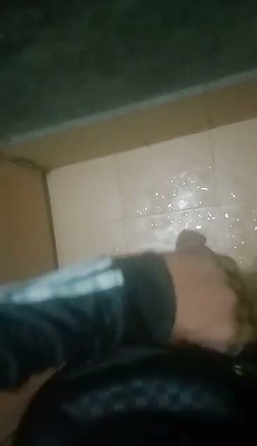 我一个人打飞机，看看我的鸡巴，