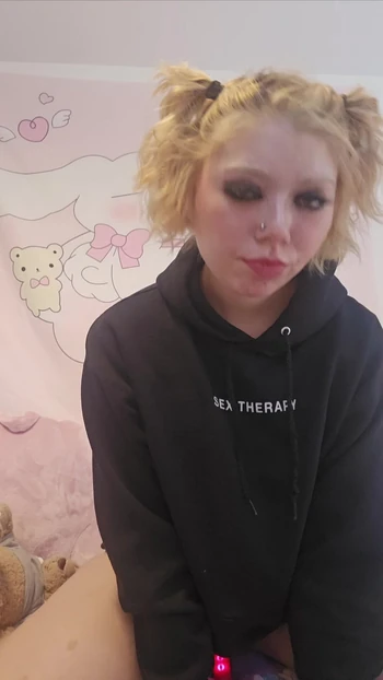 cute teen 18+ egirl masturbates