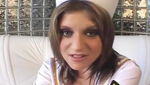 Грязная телочка-сейлор поедает сперму после жесткого траха в тройничке