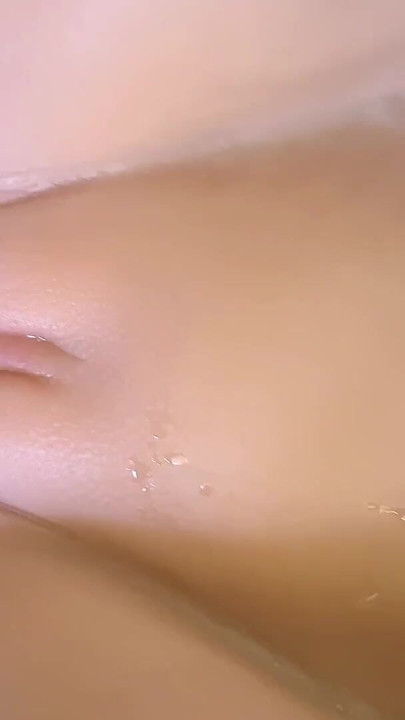 「無邪気な18歳のゲイイケインクがこっそりファックする」の忘れられない瞬間