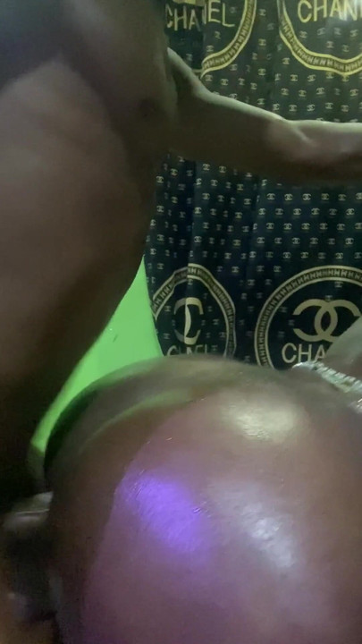 Сладка черна кучка | Клип 2