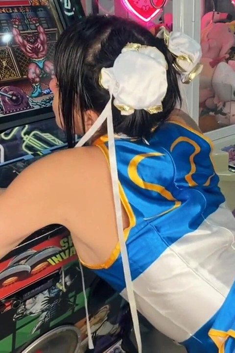 Emanuelly Raquel as Chun Li Cosplay POV Fucking Playing Arcade