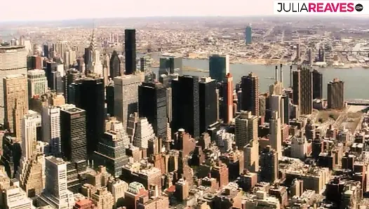 Cewek nakal ini lagi nungging dan memeknya dientot dari belakang sambil nungging