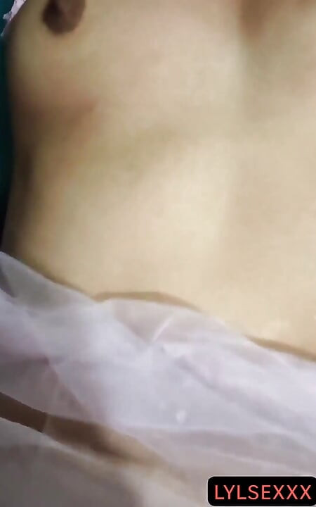 不誠実なメキシコ人オタクが彼氏よりも別のチンコを好む