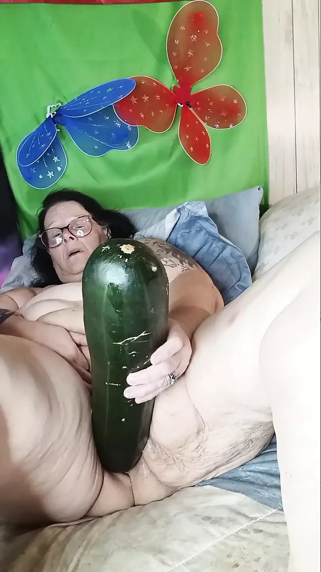 What a Freaky Sneaky Bitch This Twat Is Hurting for a Squirting