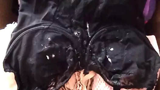 Hofredo'nun siktiği için yeni siyah iç çamaşırı.