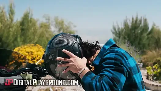 DIGITALPLAYGROUND - Chanel Camryn воссоединяется со своим бывшим и получает ее задницу еще раз отдолбили