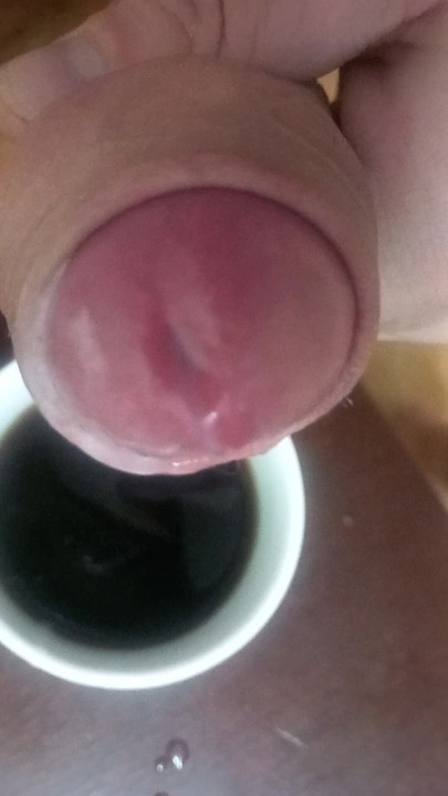 我早上为我的邻居在楼上煮咖啡