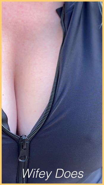 Wifey cleavage is amazing and perfect