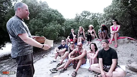 Gina Snake: Первый тест из лука и мадемуазель Justine трахают в лесу