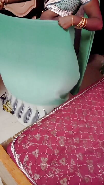 Hintli tamil evli kadın Renu ıslak çıplak vücut havlusu kuru ve yavaş sari pansumanla azdırıyor! Indianhotwifex