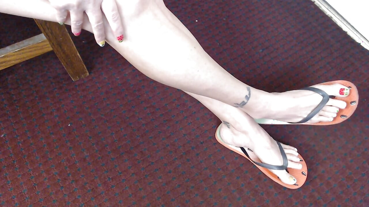 Tongs fruitées, orteils, jeu de chaussures