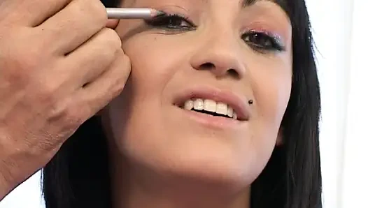 Amatör büyük memeli latin Tanya iki büyük yarakla ateşli dölle makyajını mahvediyor