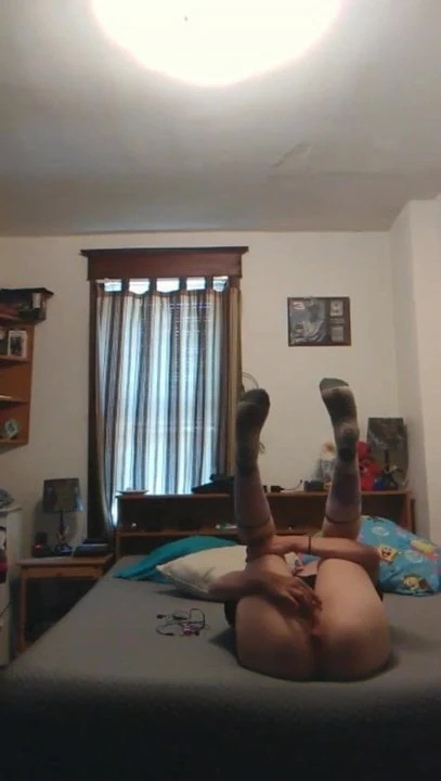 Brunette legs up masturbate