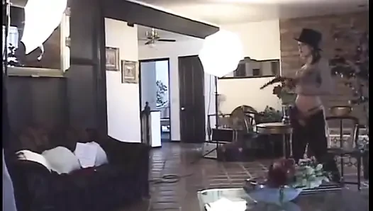 Der regisseur gibt seinen stars letzte anweisungen, bevor er mit dem schießen beginnt
