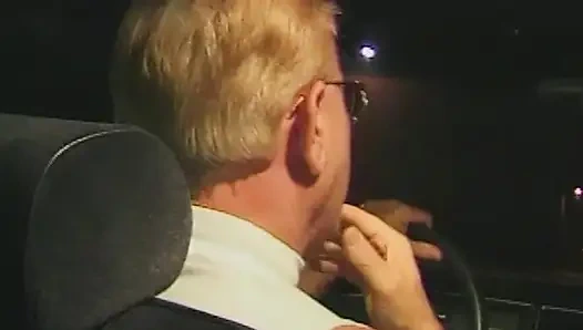 Versaute Taxifahrt: Heiße Blonde im Auto