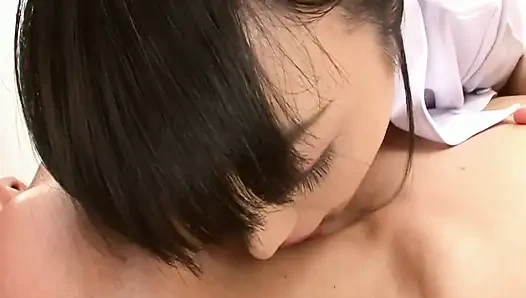 Adegan seks gadis jepang yang lagi sange 2 masturbasi pakai dildo sebelum dientot habis-habisan