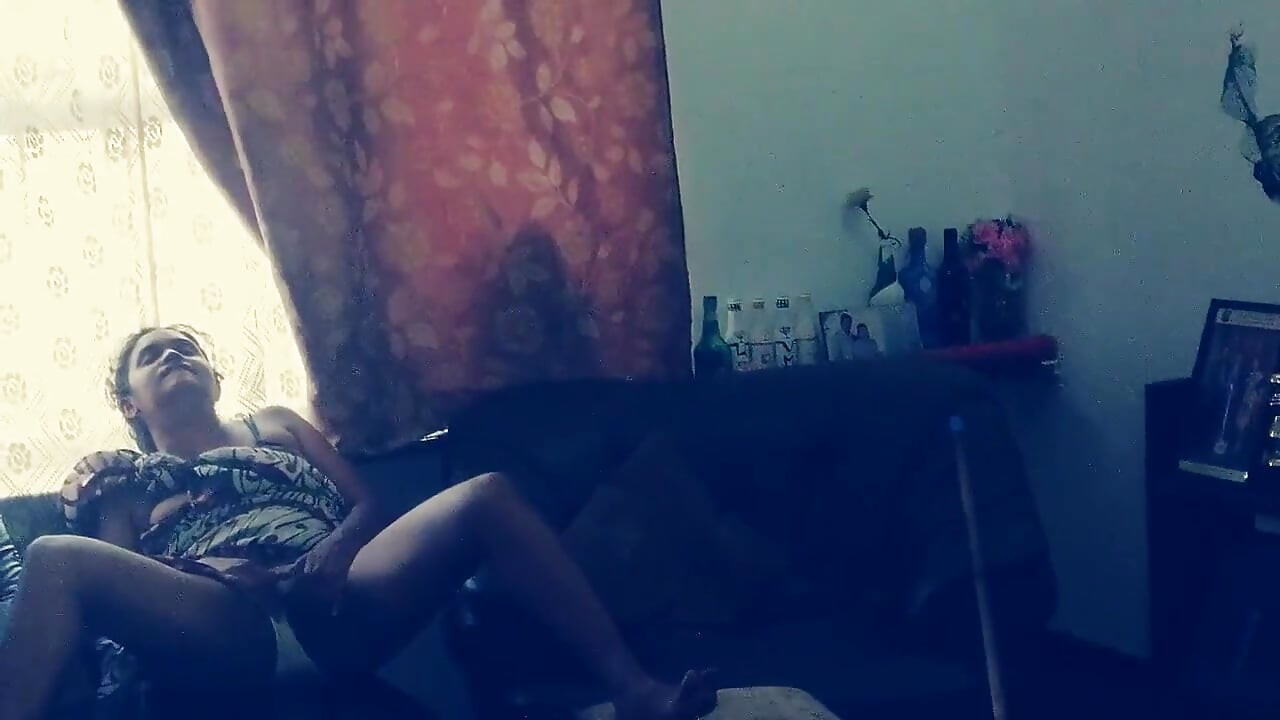 Desi House Maid Was Caught Mastrubating While Husband Was on Leave From Work