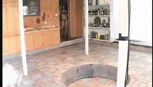 Tante sange lagi asik fingering dan muncrat di pesta seks liar