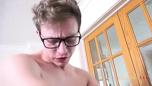 Auntjudysxxx - büyük memeli İngiliz öğretmen Charlie Rae başarısız öğrencisini sikiyor