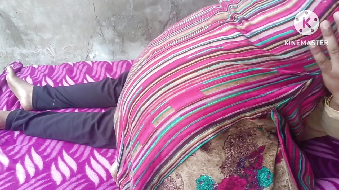 Yaşlı üvey kız kardeşim sinirlendi