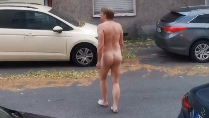 2025-08-17 leaving the flat completly nude
