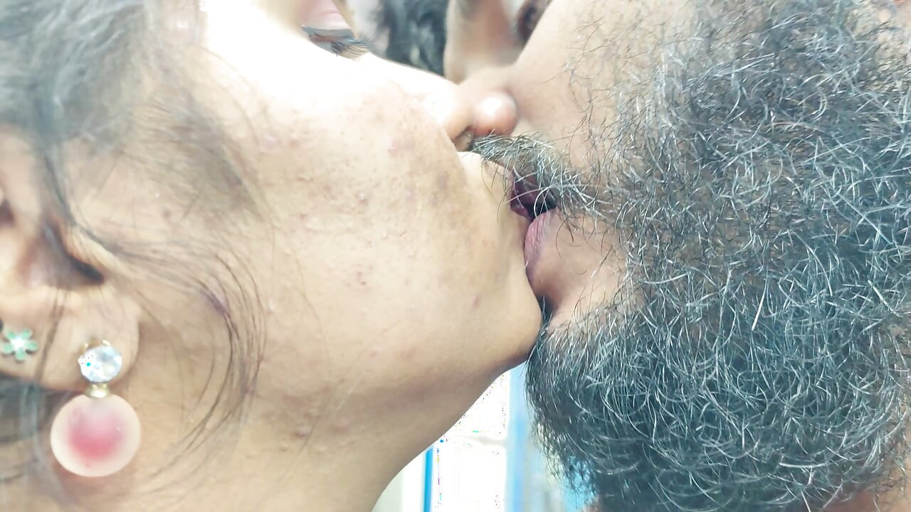 Koppel lip lock romantiek, Malayali heet stel lip lock romantiek