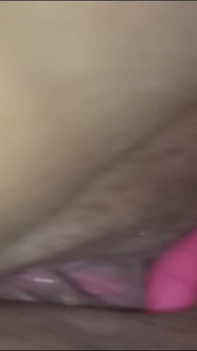 Orta yaşlı seksi kadının vibratörü büyük yarağın ağzını dölle doldurmasına yardımcı oluyor. göt ne kadar kırmızı, daha ateşli, tamamen ıslanmamak imkansız | Klip 2