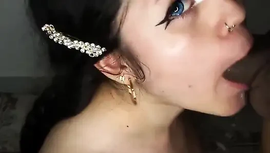 Sürtük ve azgın bebek döl yutmak istiyor - amatör sakso