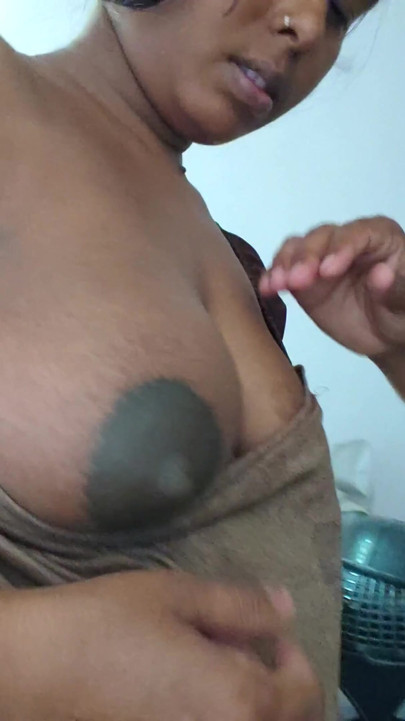 Dhire dhire davar aapne bhabhi ke boobs kiss kiya aaur bhabhi khush ho gai. | Clip 1
