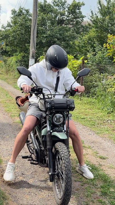 I Came From the City and Fucked a Collective Farm Woman. Lots of Time Passed, and Her Cunny Is Still Just Wet