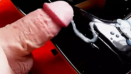 Cumshot auf Latexstiefel Handycam