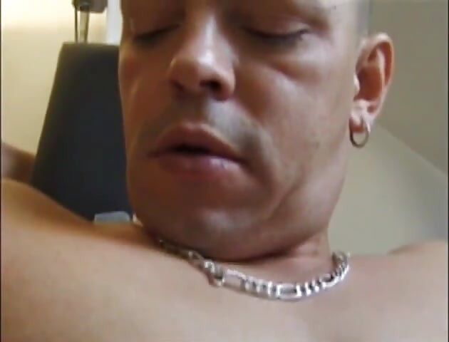 Two gays doing hot anal sex in the gym