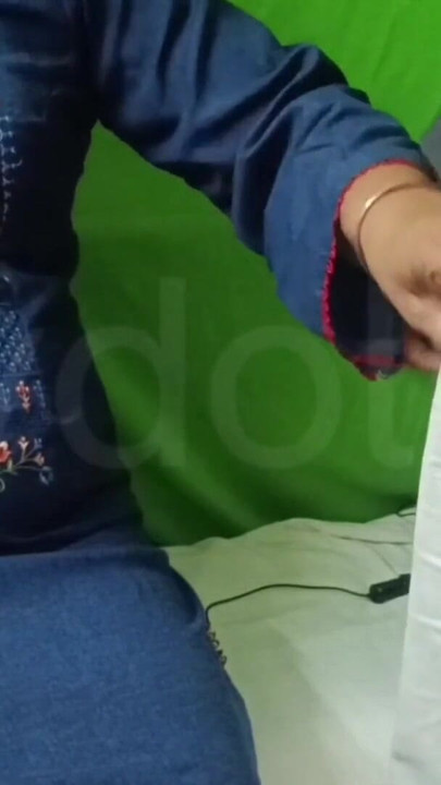 Morate vidjeti trenutak iz "Vruća teta seks s mlađim susjedom trailer"