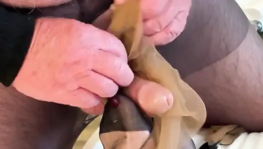 Mrs Mature Feet & Her Nylon Lover 453