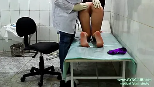 Girl masturbates in the gynecologist's office