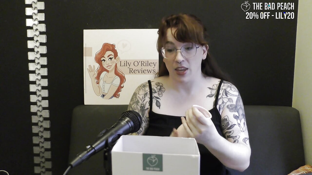 NSFW Review of the Honey Pistil Licking Vibrator From the Bad Peach