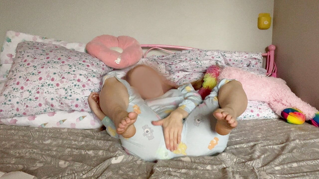 Distracție cu pizda mea în patul meu cea mai bună fată tati