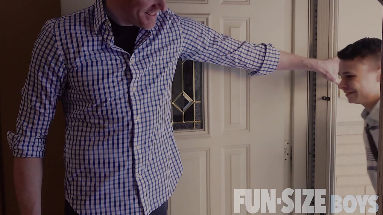 FunSizeBoys - King size Dr. Wolf Breeds little Joshua Oaks on His Couch