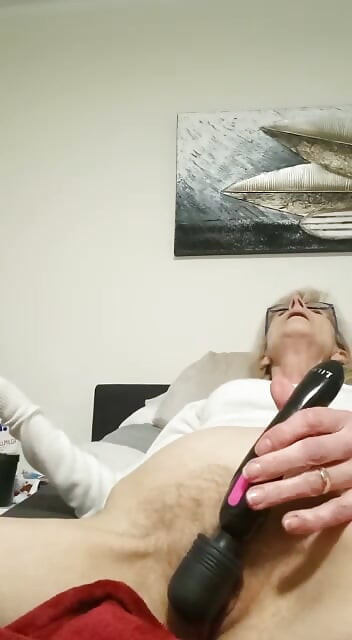 דילדו ענק ואז גמרתי עם ויברטור