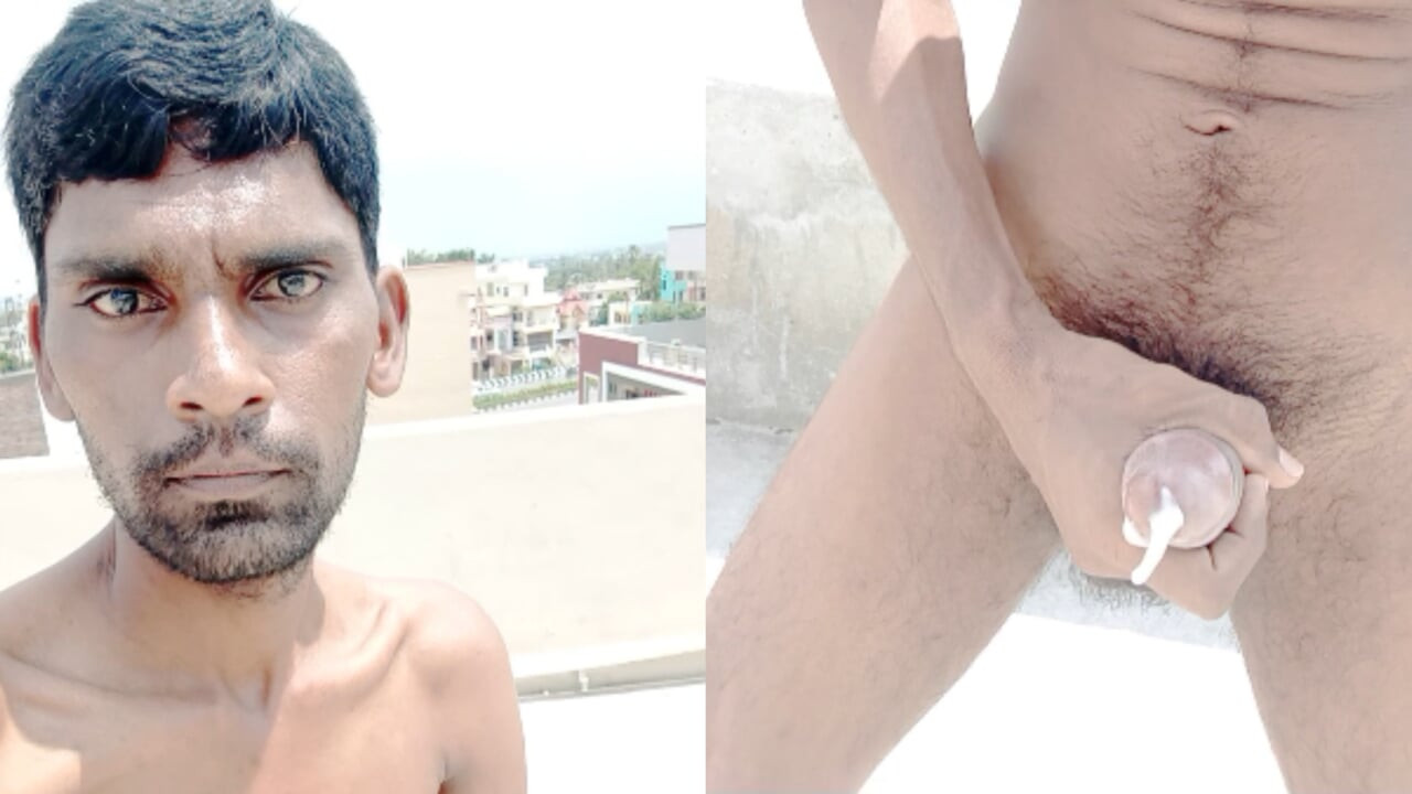 Abra o terraço se masturbando, mostrando seu pau e gozada de rajeshplayboy993