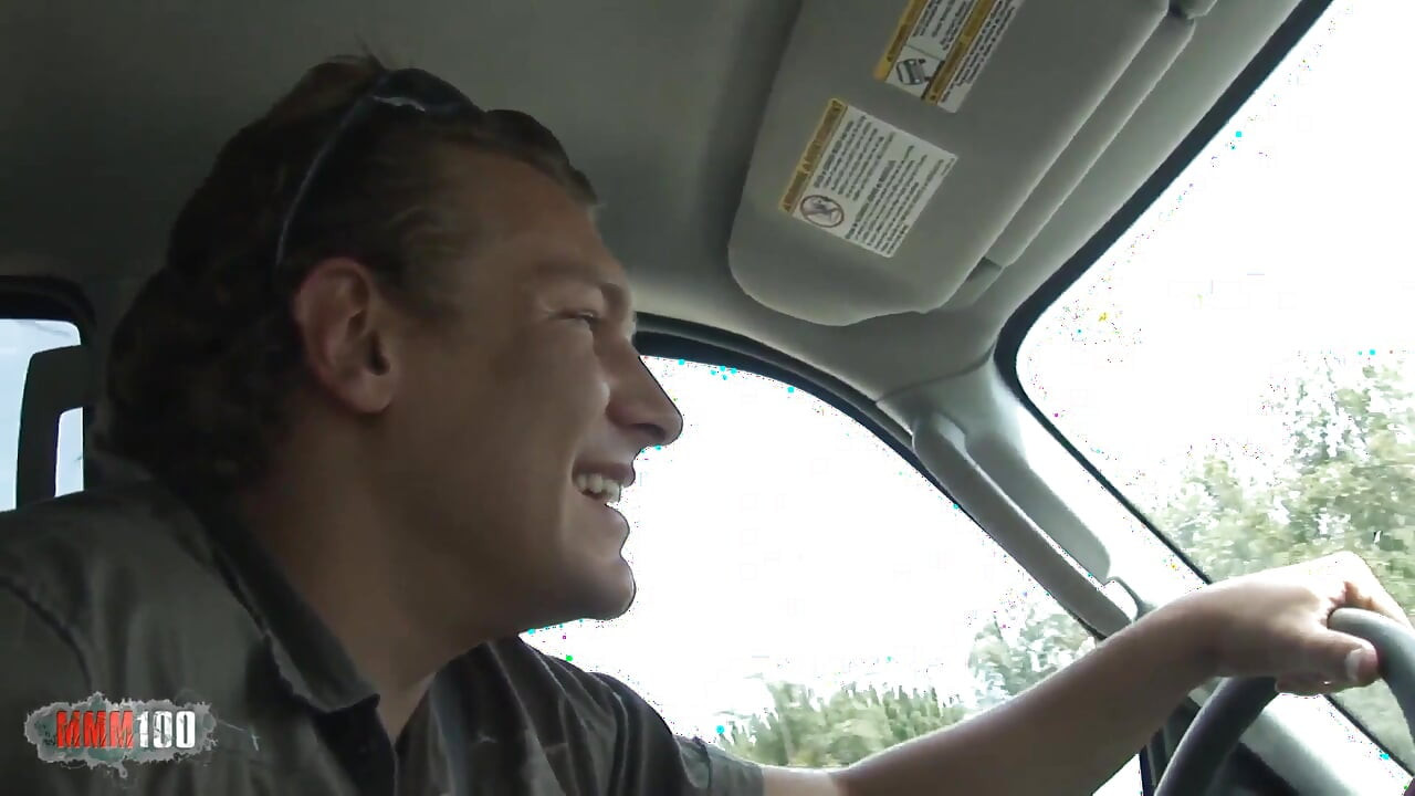 He fucks her instead of repairing her car